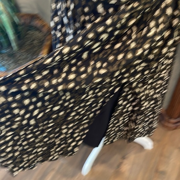 Molly Bracken M black/cream and tan lined pleated midi skirt with matching belt - Picture 4 of 10